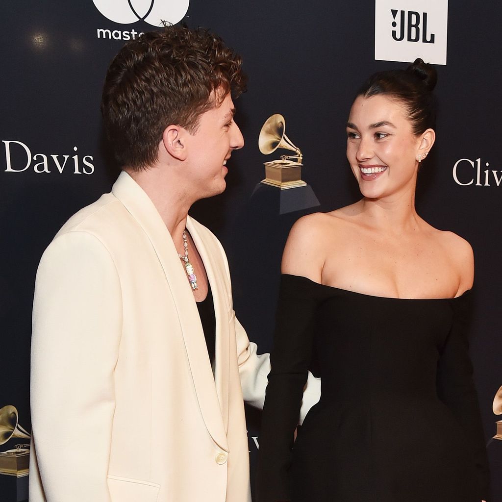 Charlie Puth und Brooke Sansone bei der Pre-Grammy-Gala