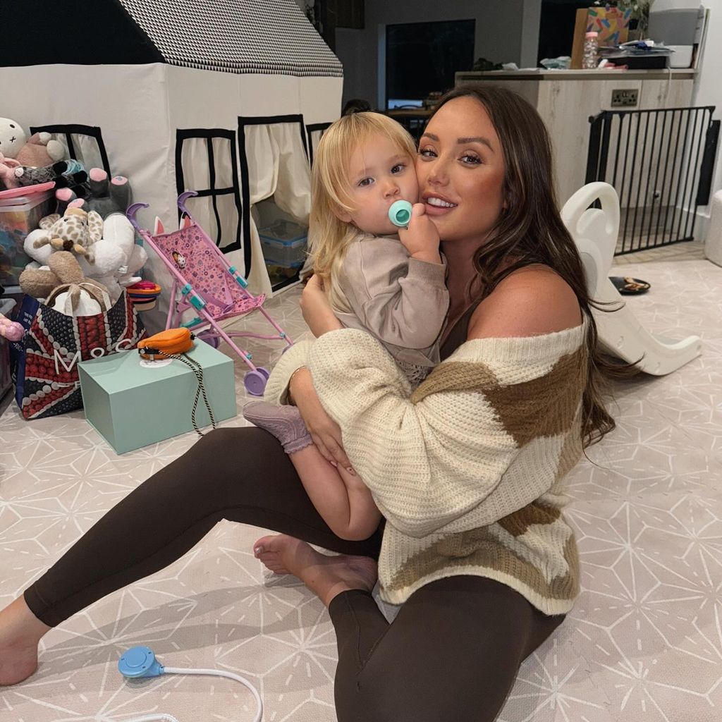 Charlotte Crosby mit ihrer Tochter Alba im Oktober 2024