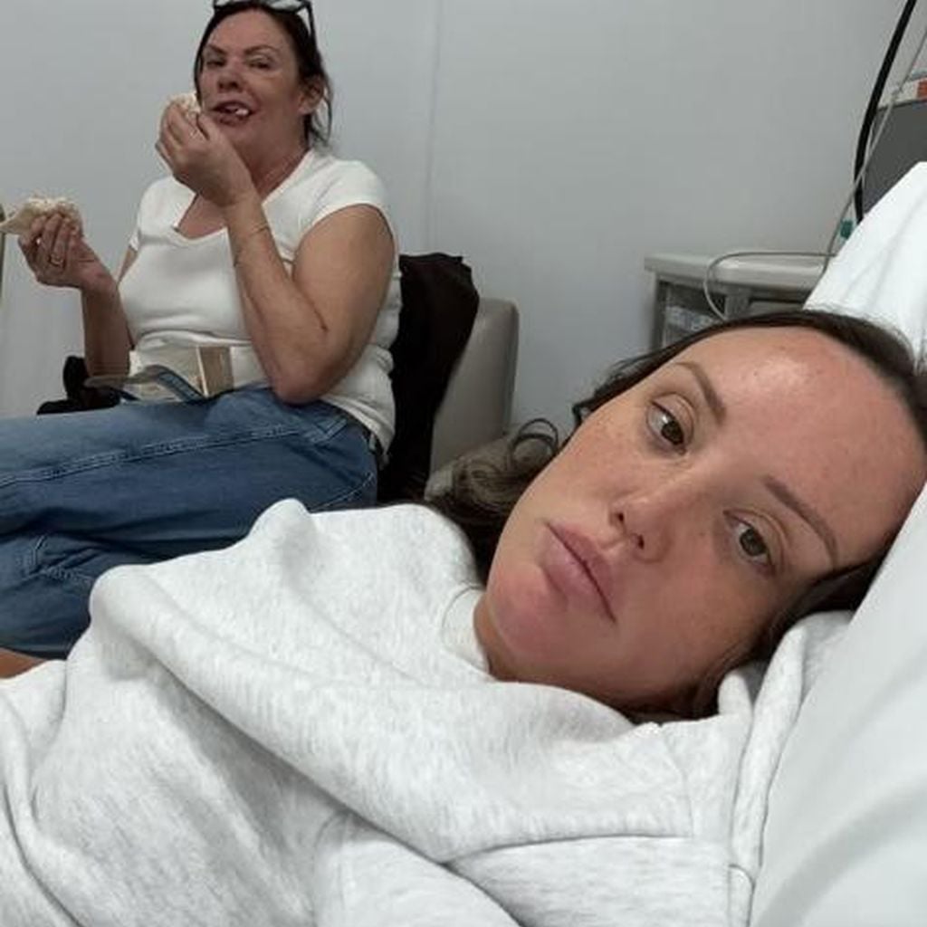 Charlotte Crosby im Krankenbett