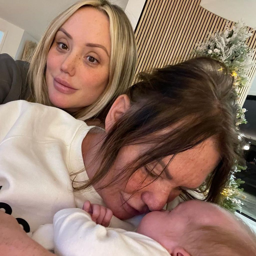 Charlotte Crosby mit ihrer Mutter Letitia und ihrer Tochter