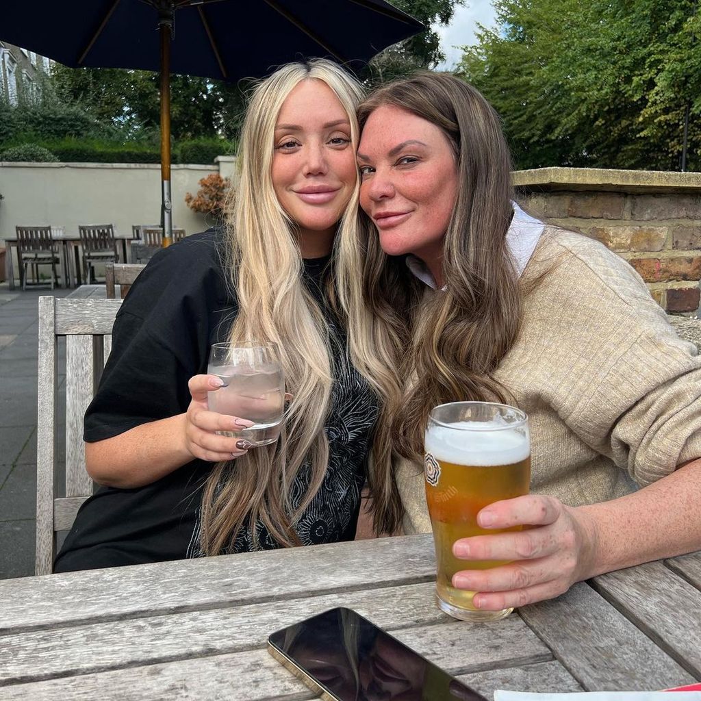 Charlotte Crosby mit ihrer Mutter Letitia