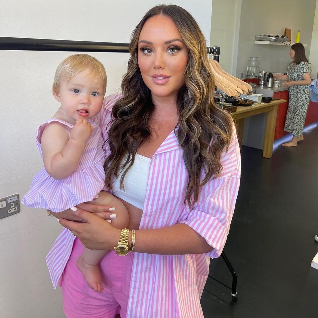 Charlotte Crosby mit ihrer Tochter Alba im September 2023