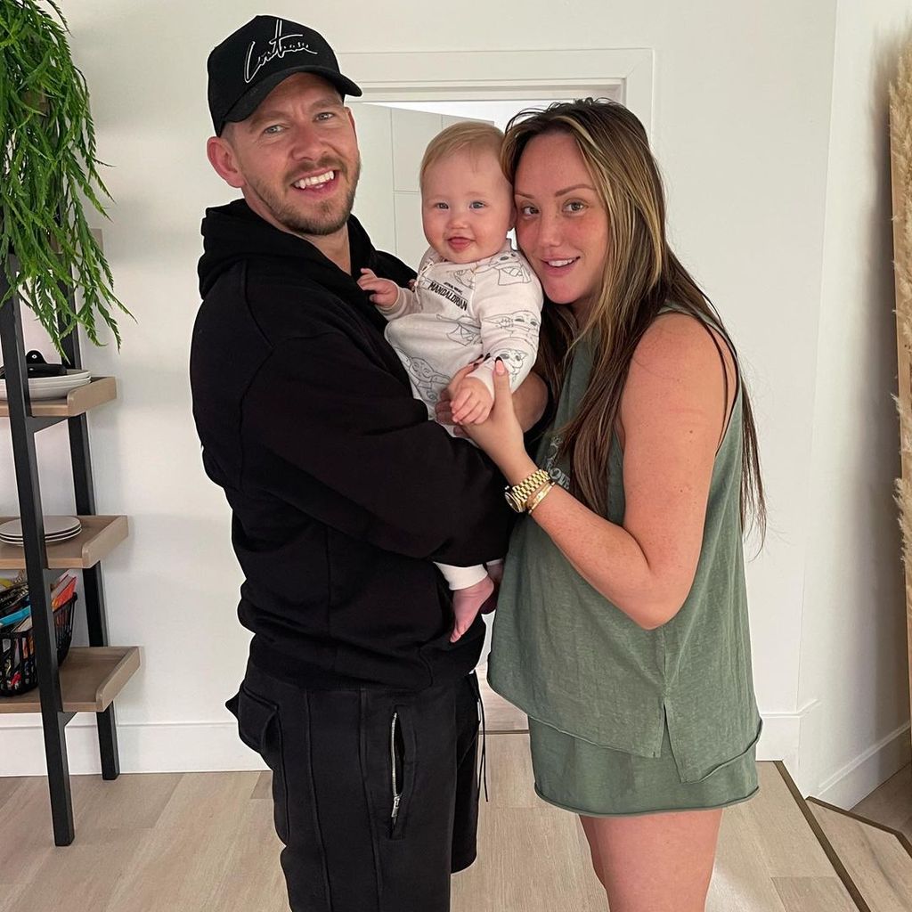 Charlotte Crosby mit ihrer Tochter Alba im Juni 2023