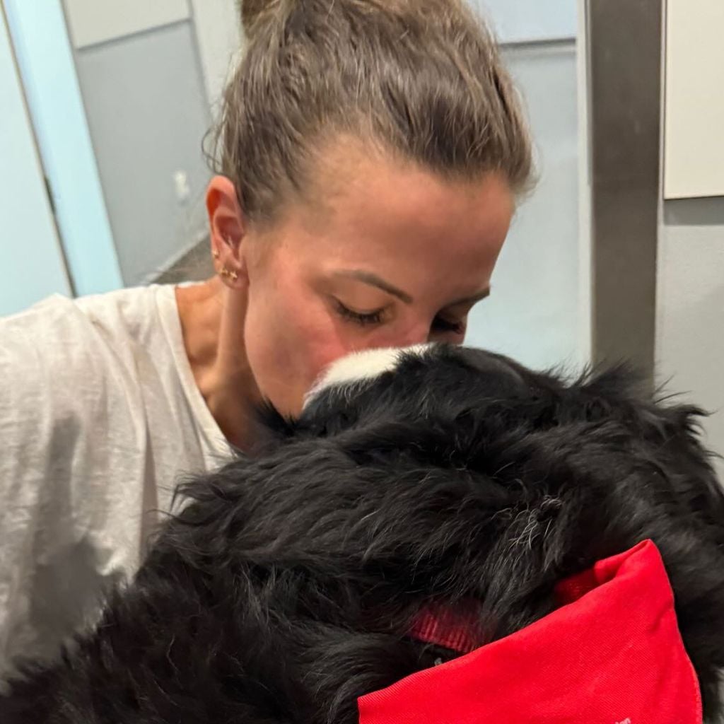 Charlotte Engelhardt mit ihrer Hündin Lu, Juni 2026