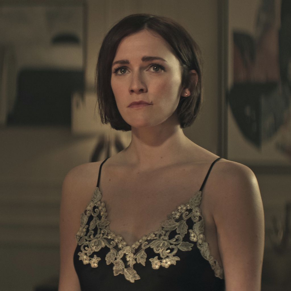 Charlotte Ritchie als "Kate" in vierter Staffel von "You"