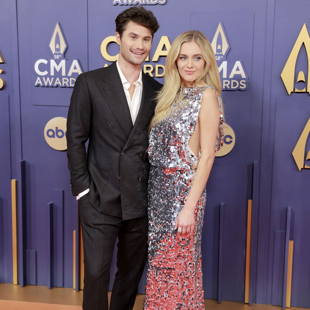 Chase Stokes und Kelsea Ballerini bei den CMA Awards 2024