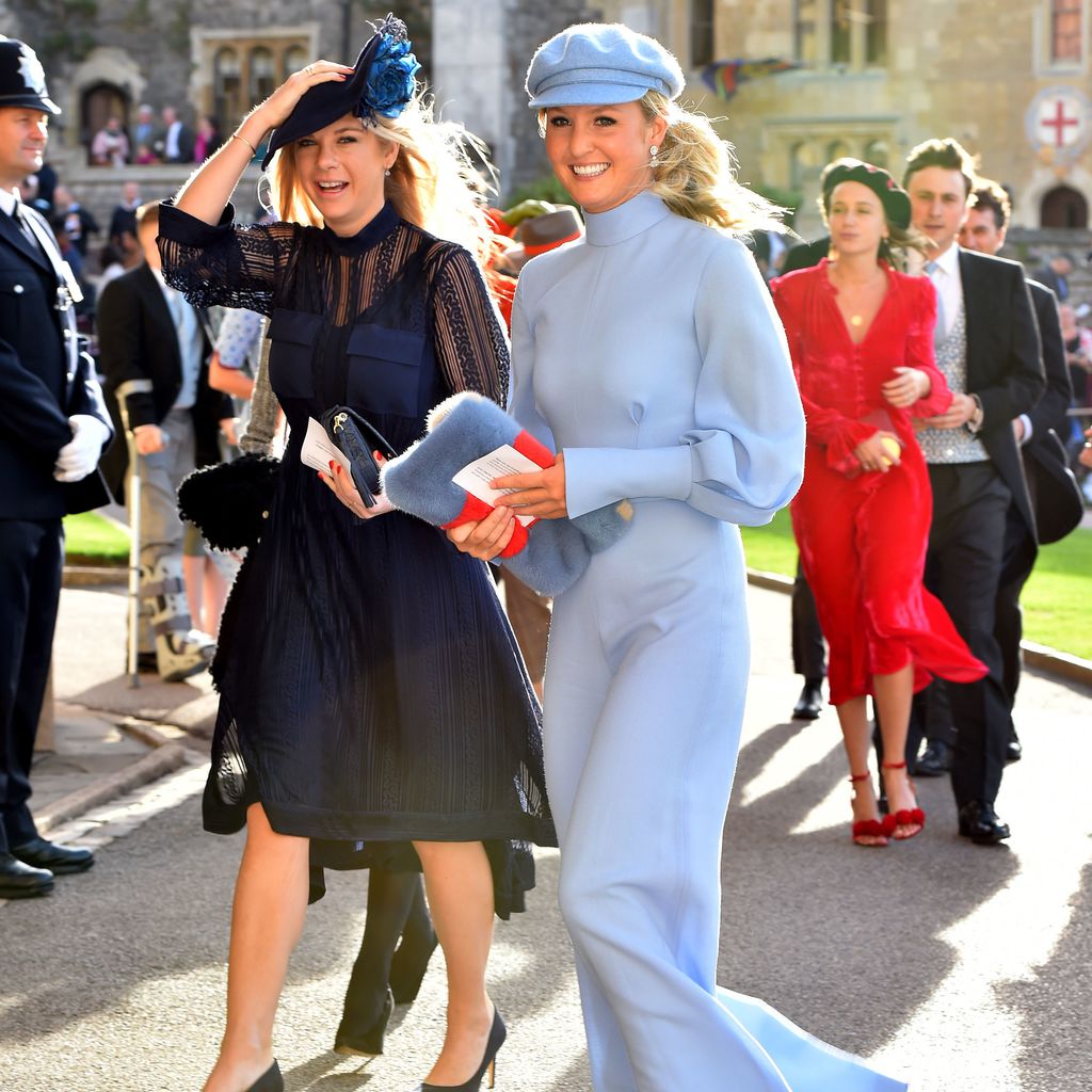 Chelsy Davy (l.) bei der Hochzeit von Prinzessin Eugenie und Jack Brooksbank