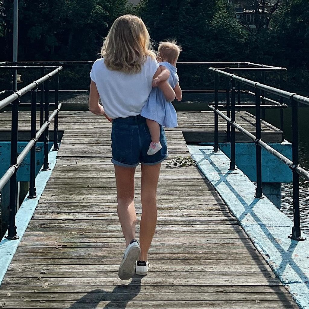 Chelsy Davy mit ihrem Baby