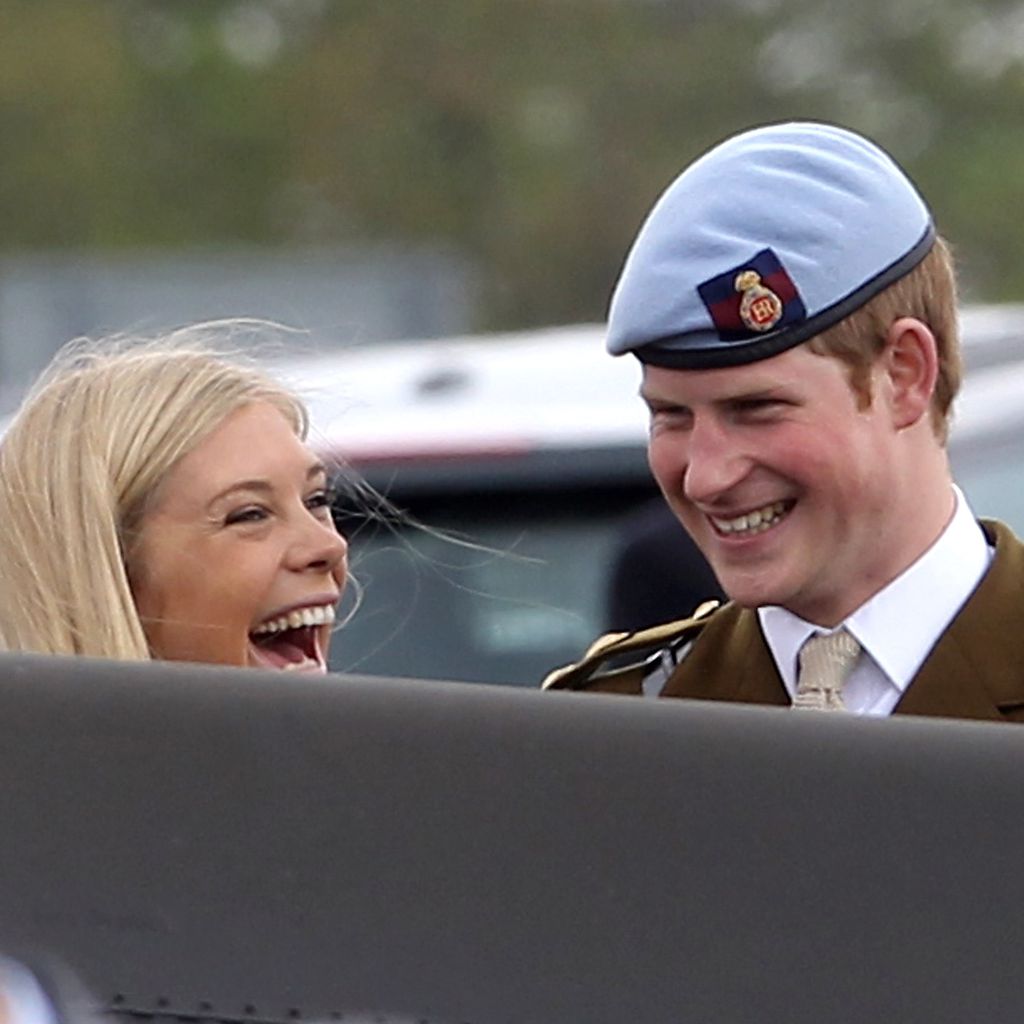 Chelsy Davy und Prinz Harry beim Army Aviation Centre im Mai 2010