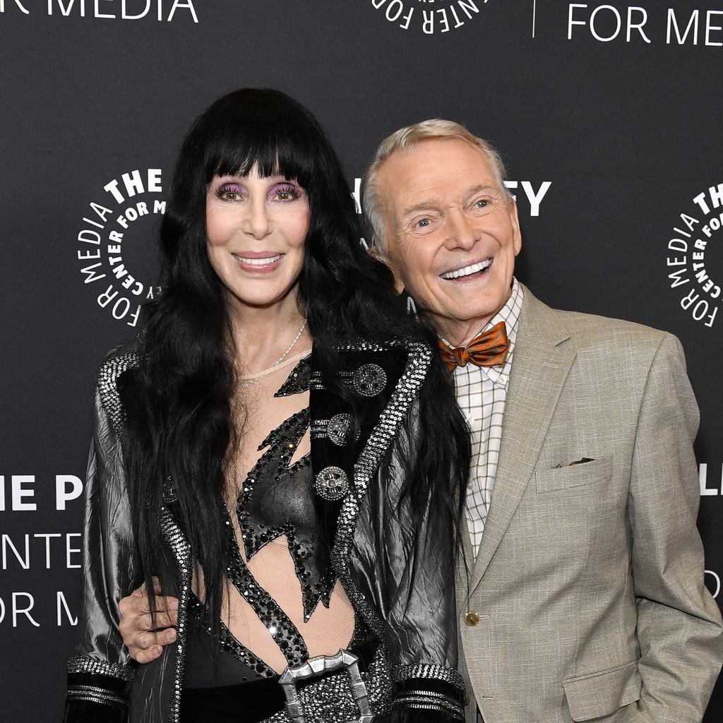 Cher und Bob Mackie bei der Premiere von "Bob Mackie: Naked Illusion" in Los Angeles