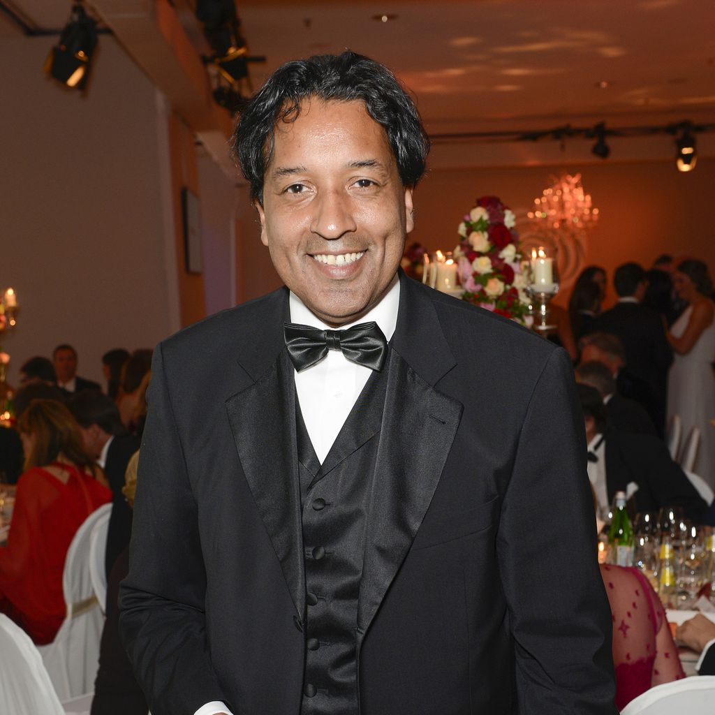 Moderator Cherno Jobatey beim Rosenball 2014 in Berlin