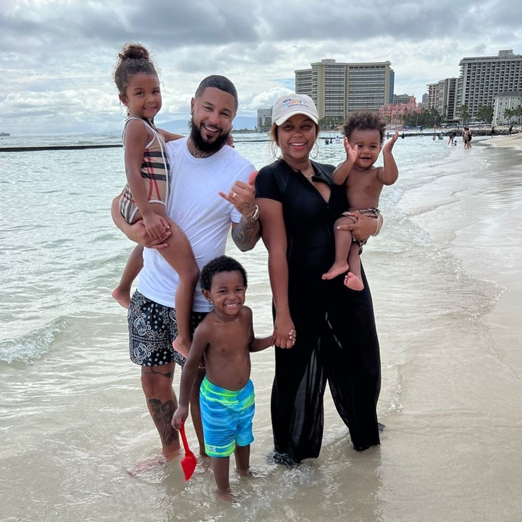 Cheyenne Floyd mit ihrem Verlobten und ihren Kindern