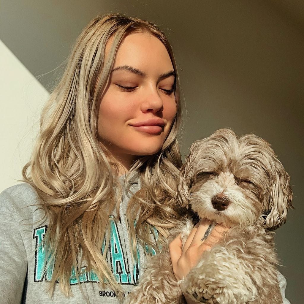 Cheyenne Ochsenknecht mit ihrem Hund Cupcake