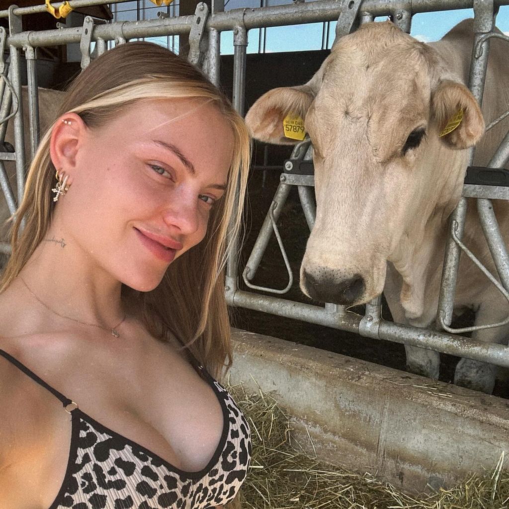 Cheyenne Ochsenknecht auf ihrem Hof
