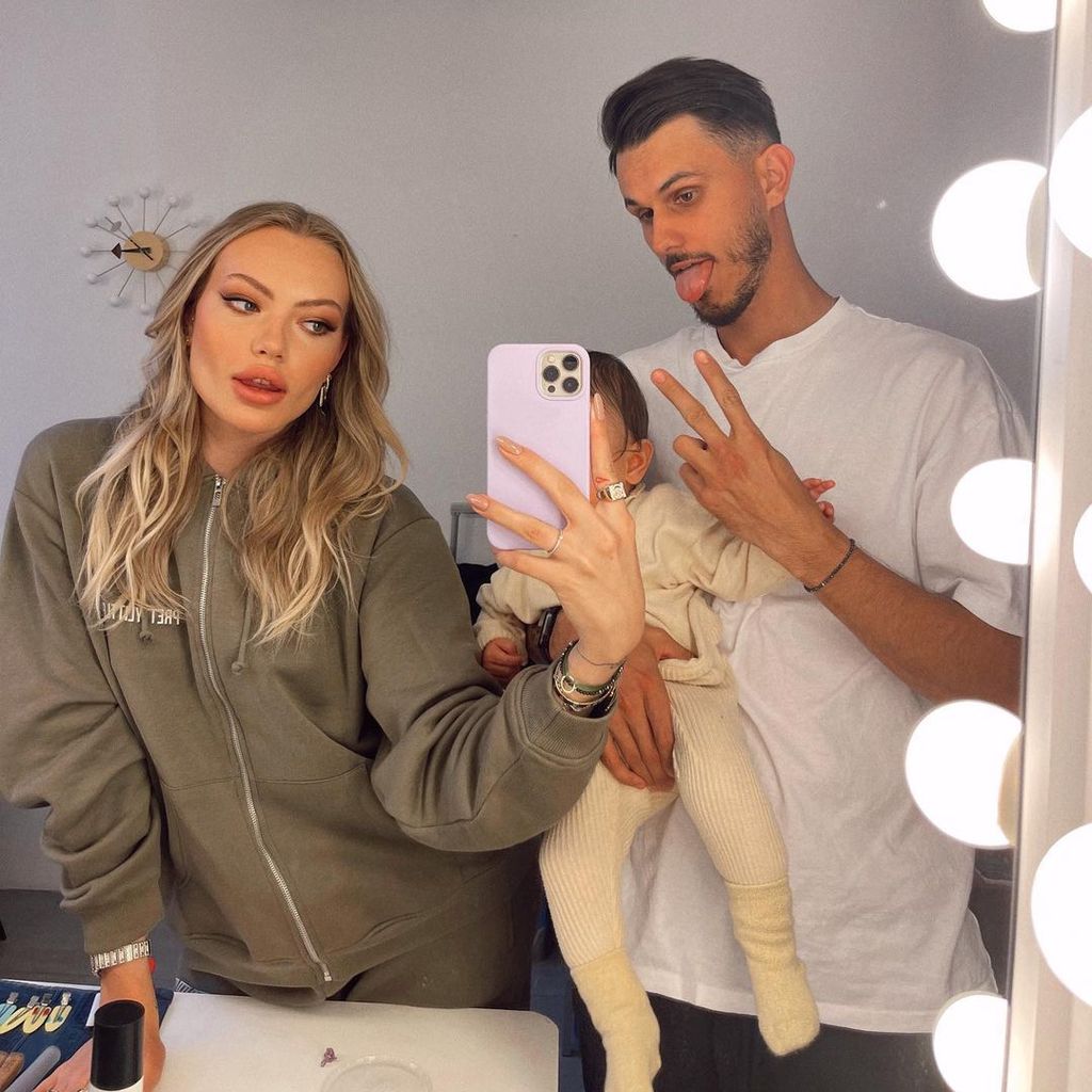 Cheyenne Ochsenknecht und Nino Sifkovits mit Mavie im Oktober 2021