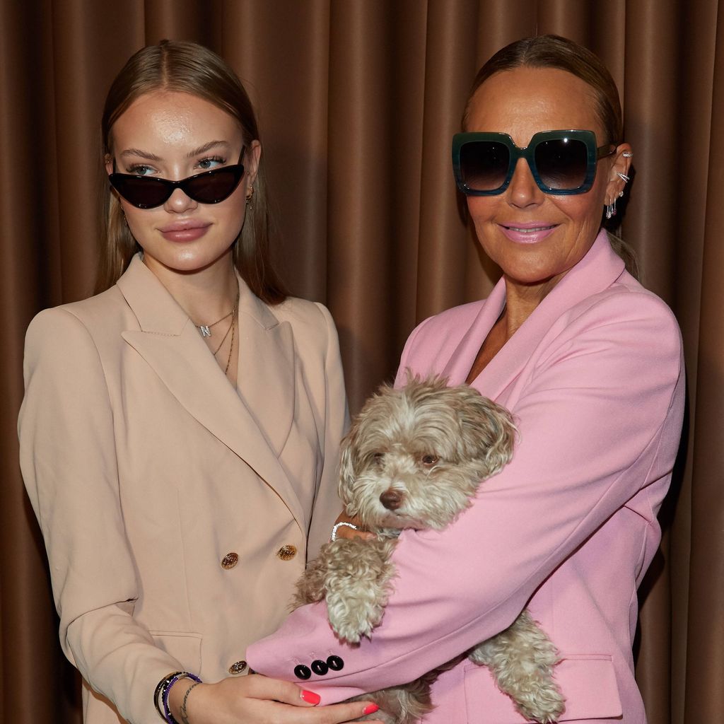 Cheyenne und Natascha Ochsenknecht mit ihrem Hund, 2019