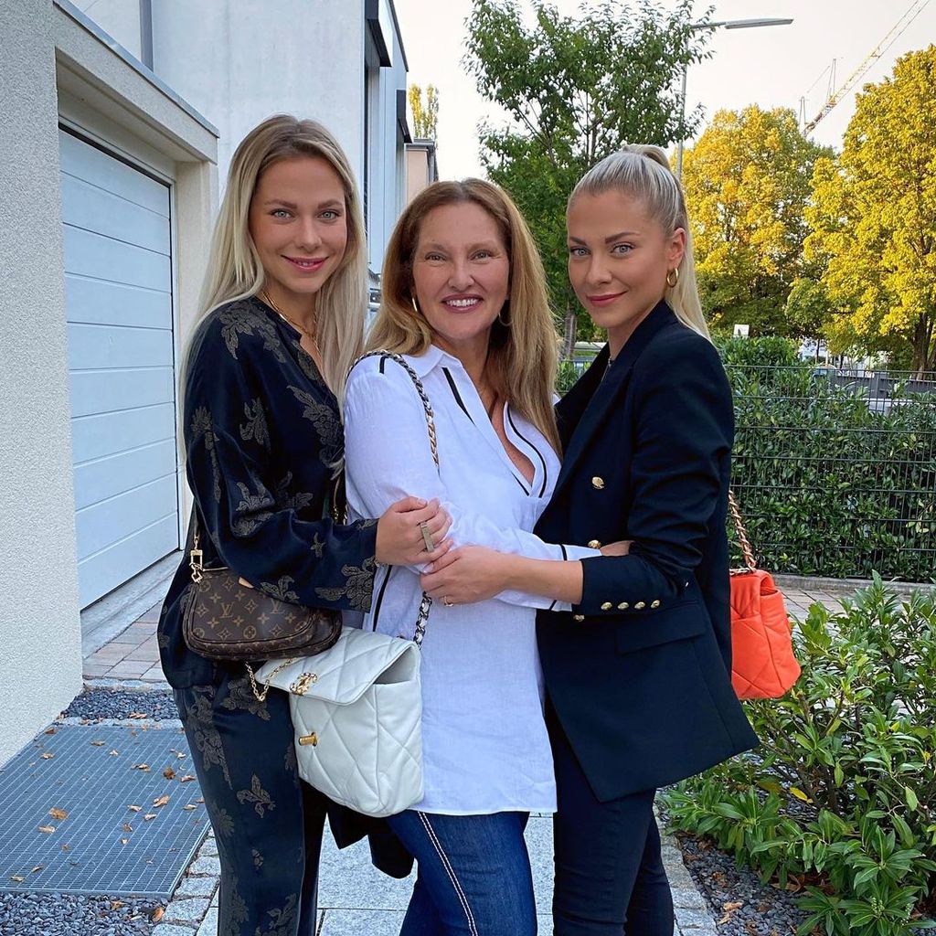Cheyenne und Valentina Pahde mit ihrer Mutter Samanda