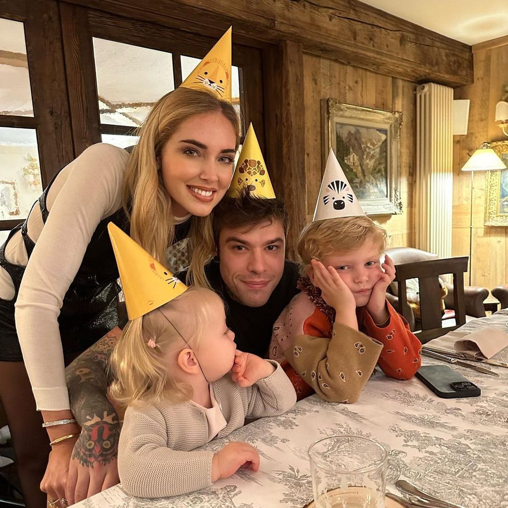 Chiara Ferragni, ihr Mann Fedez mit ihren Kindern Vittoria und Leone im Oktober 2022