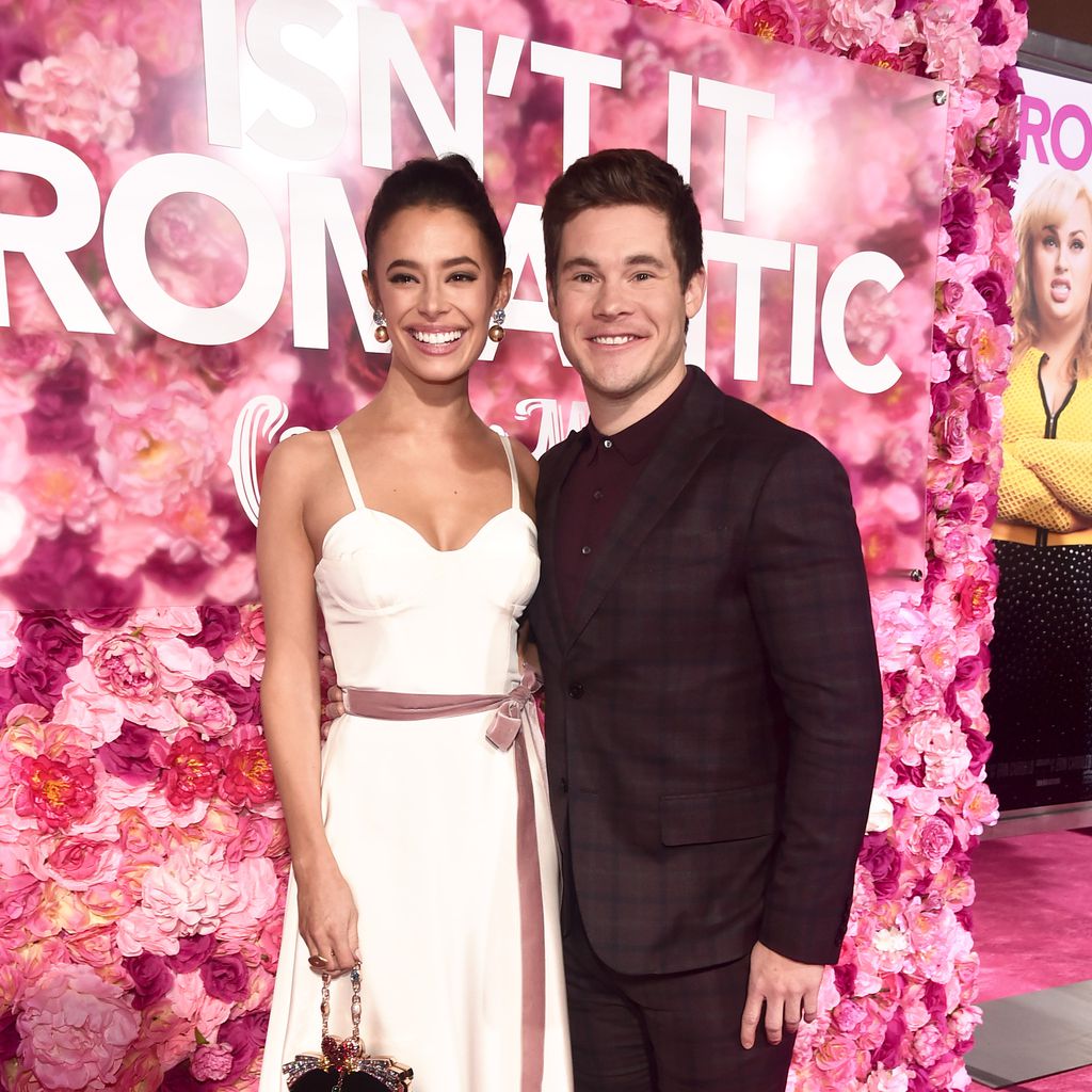 Chloe Bridges und ihr Verlobter Adam Devine bei der Premiere von "Isn't It Romantic"