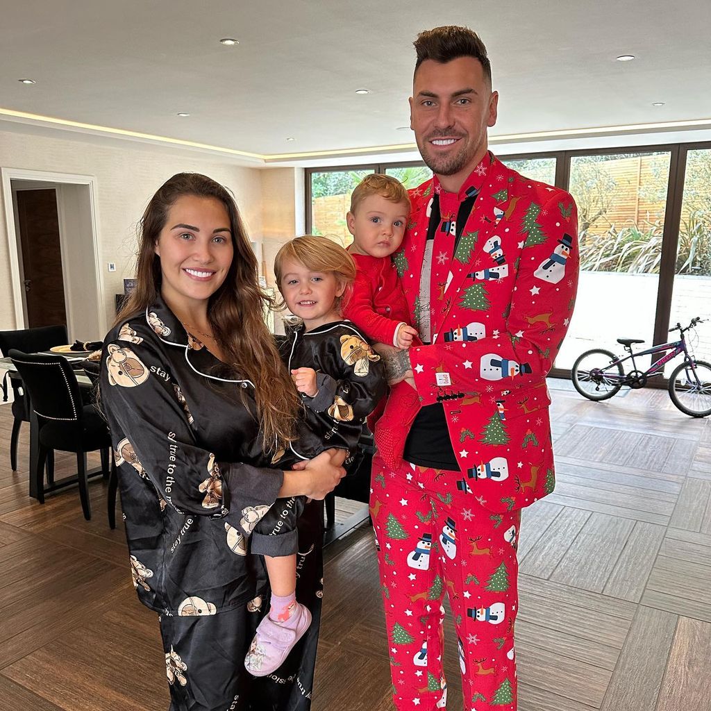 Chloe Goodman, Grant Hall und ihre Kinder