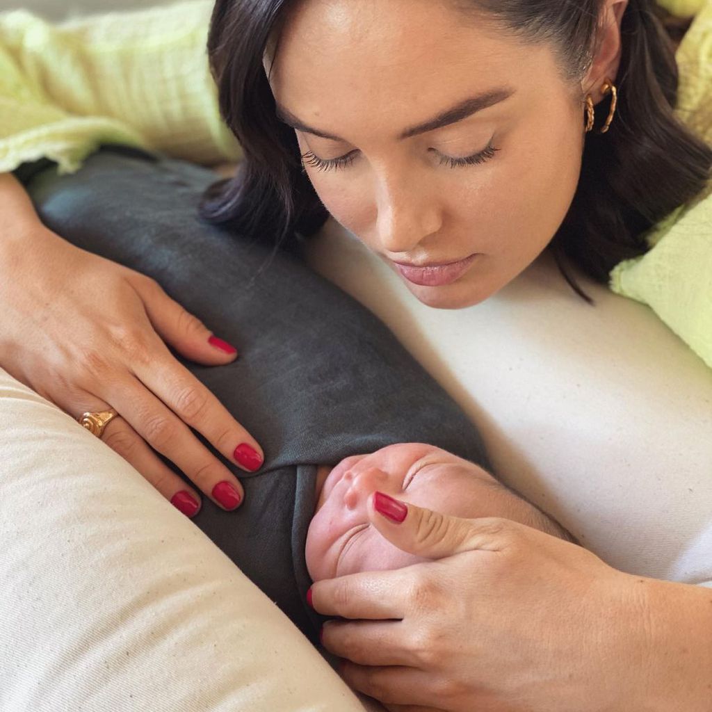 Chloe Morello mit ihrem Sohn