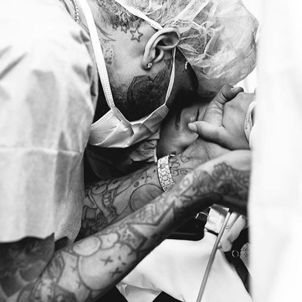 Chris Brown und Ammika Harris kurz nach der Geburt, November 2019