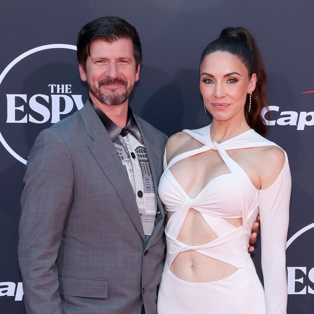 Chris Cole und Whitney Cummings bei den 2025 ESPY Awards im Dolby Theatre in Hollywood