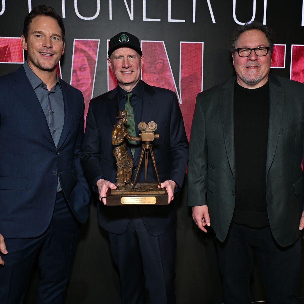Chris Pratt, Kevin Feige und Jon Favreau bei der Pioneer Dinner Gala in Beverly Hills
