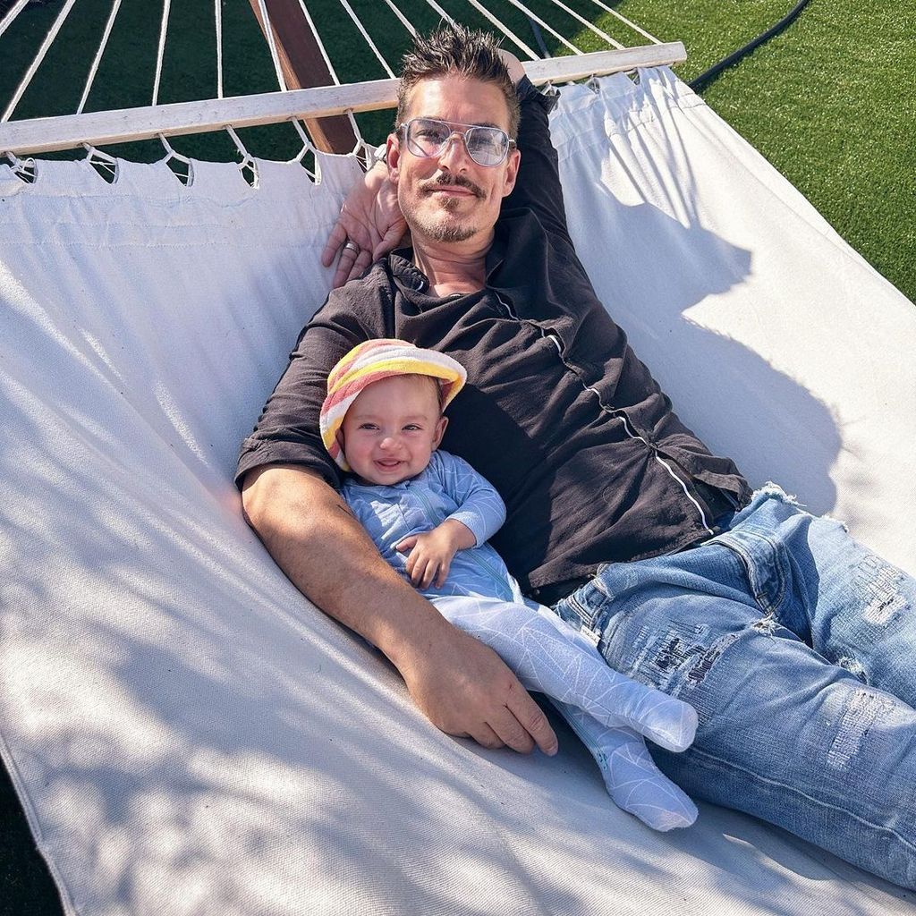 Chris Töpperwien mit seinem Sohn Lino im Mai 2023
