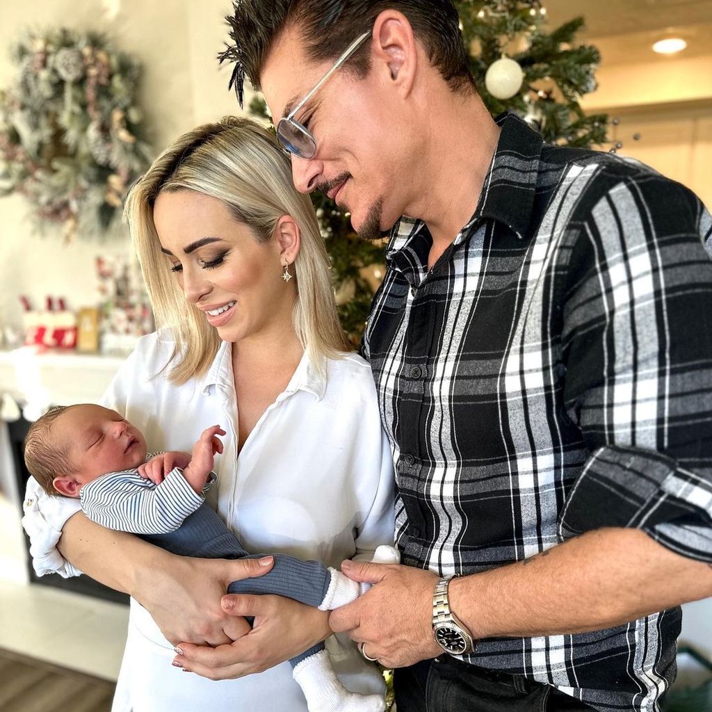 Chris Töpperwien und seine Partnerin mit ihrem Baby, Dezember 2022
