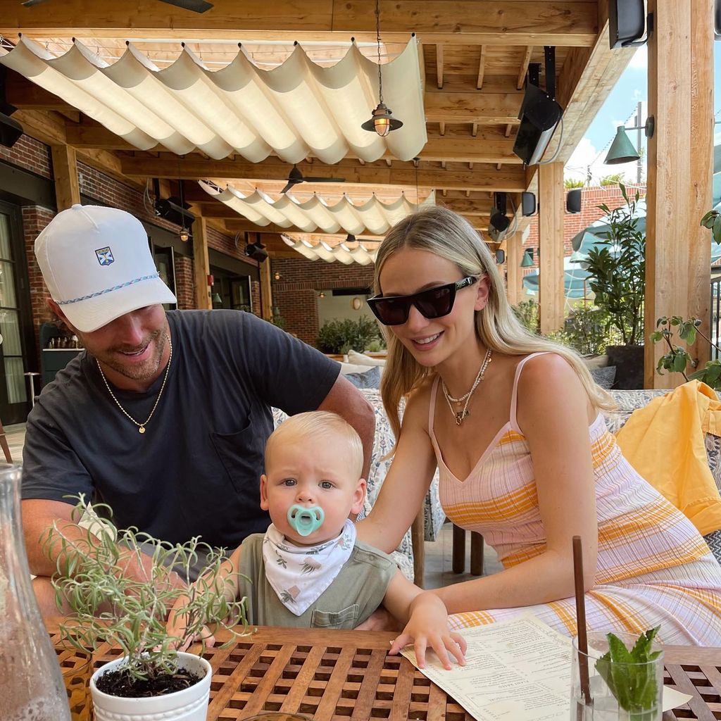 Chris und Lauren Lane mit ihrem Sohn