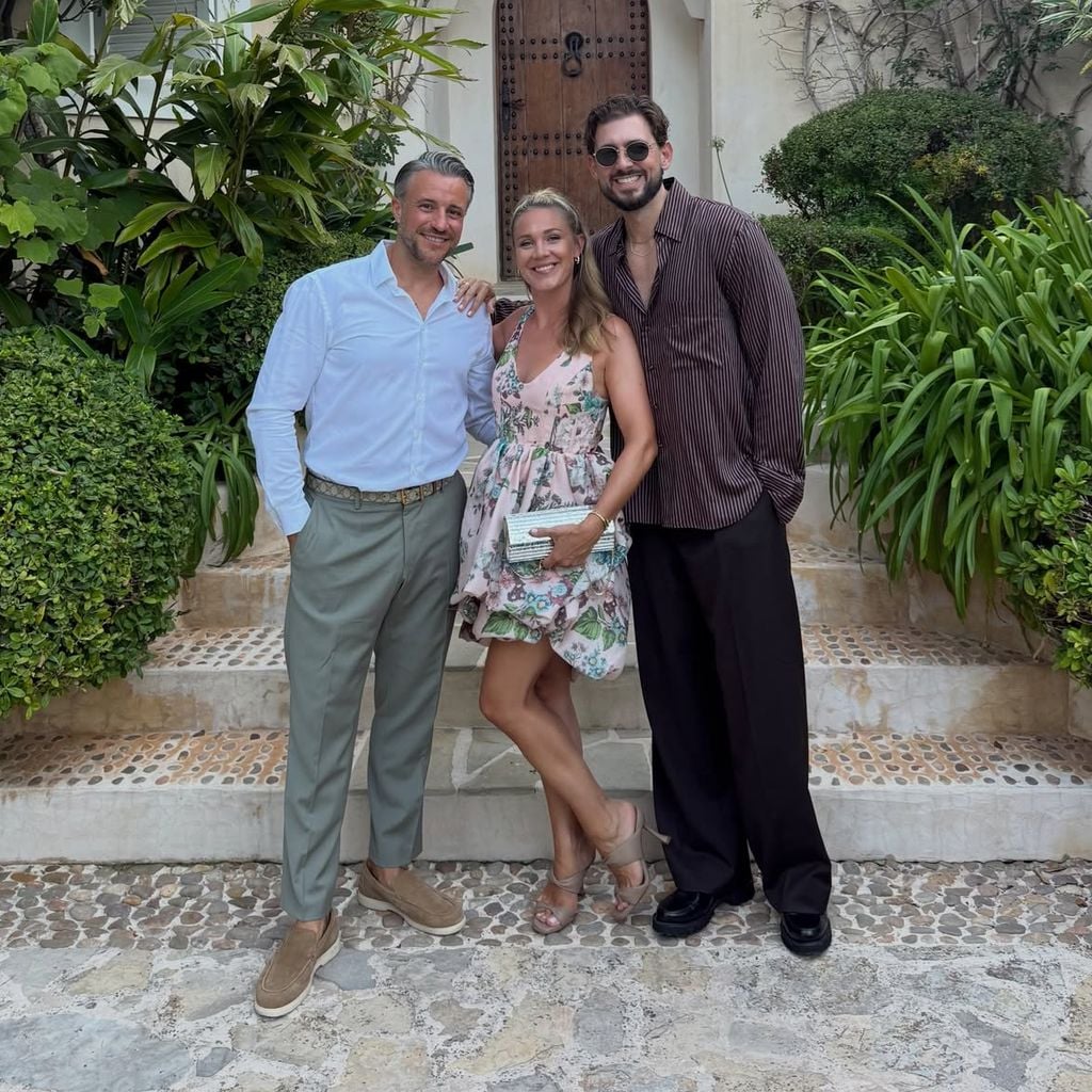 Chris Wackert mit Kollegin Alina Merkau und deren Ehemann Rael Hoffmann auf Ibiza, August 2026