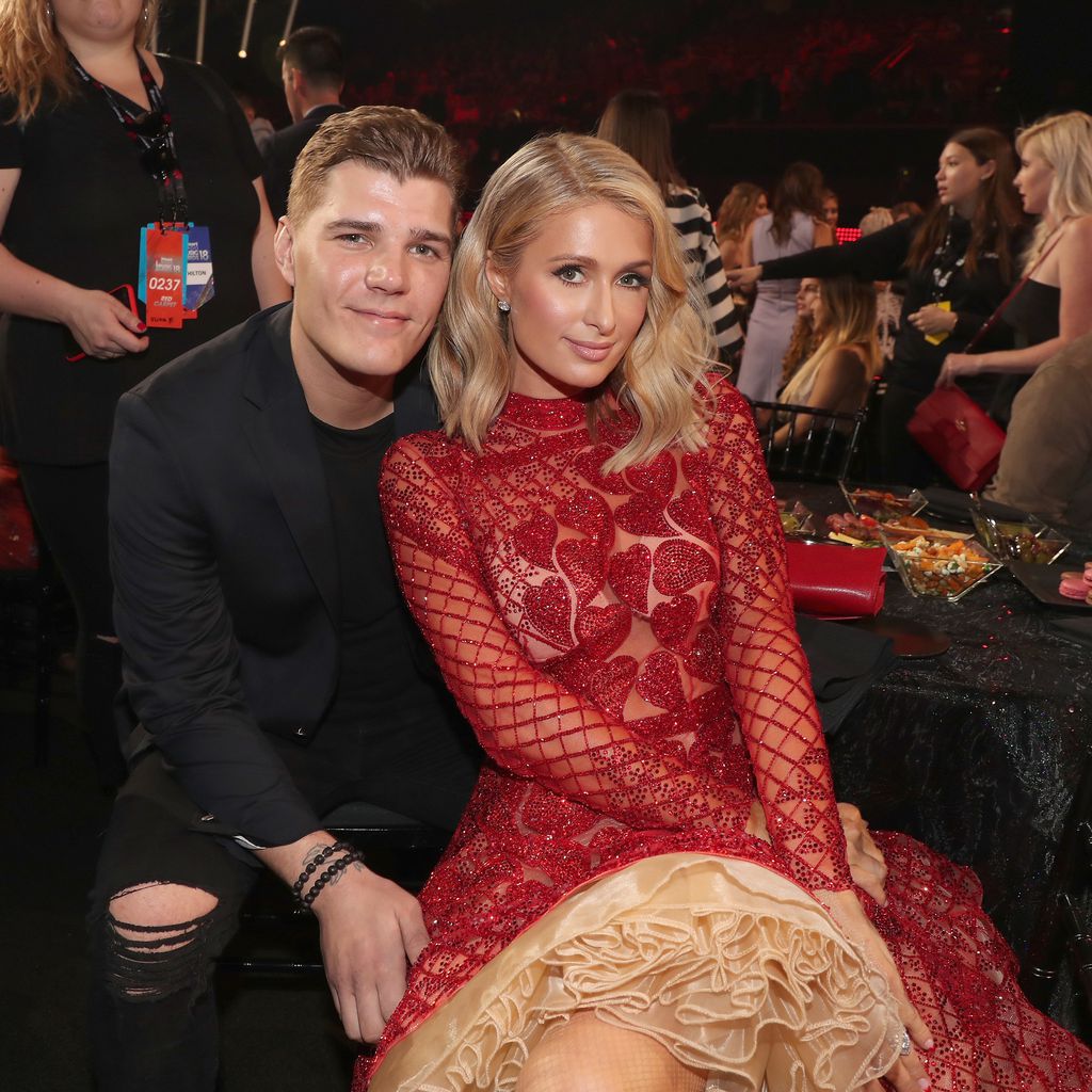 Chris Zylka und Paris Hilton bei den iHeartRadio Music Awards 2018