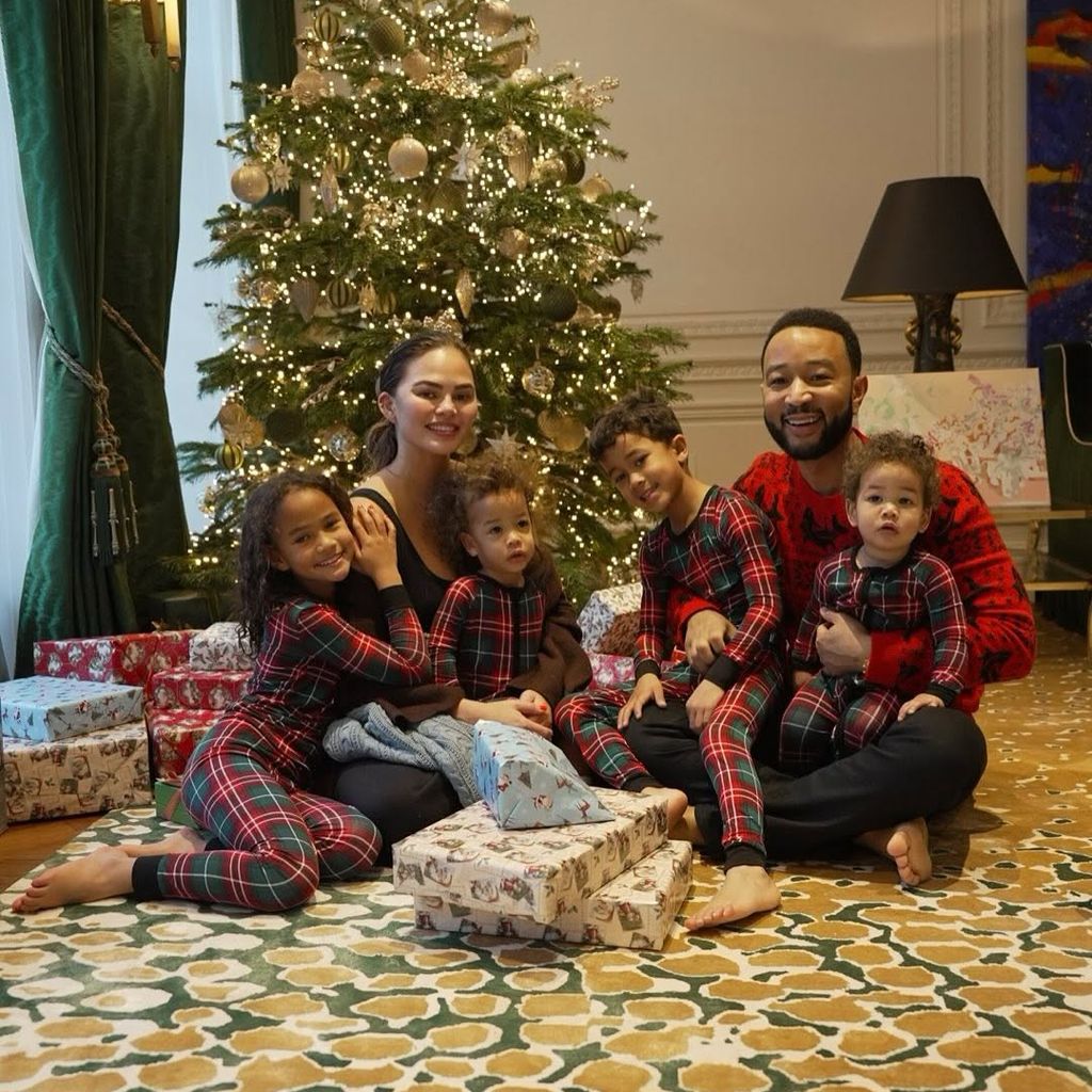 Chrissy Teigen und John Legend mit ihren Kindern