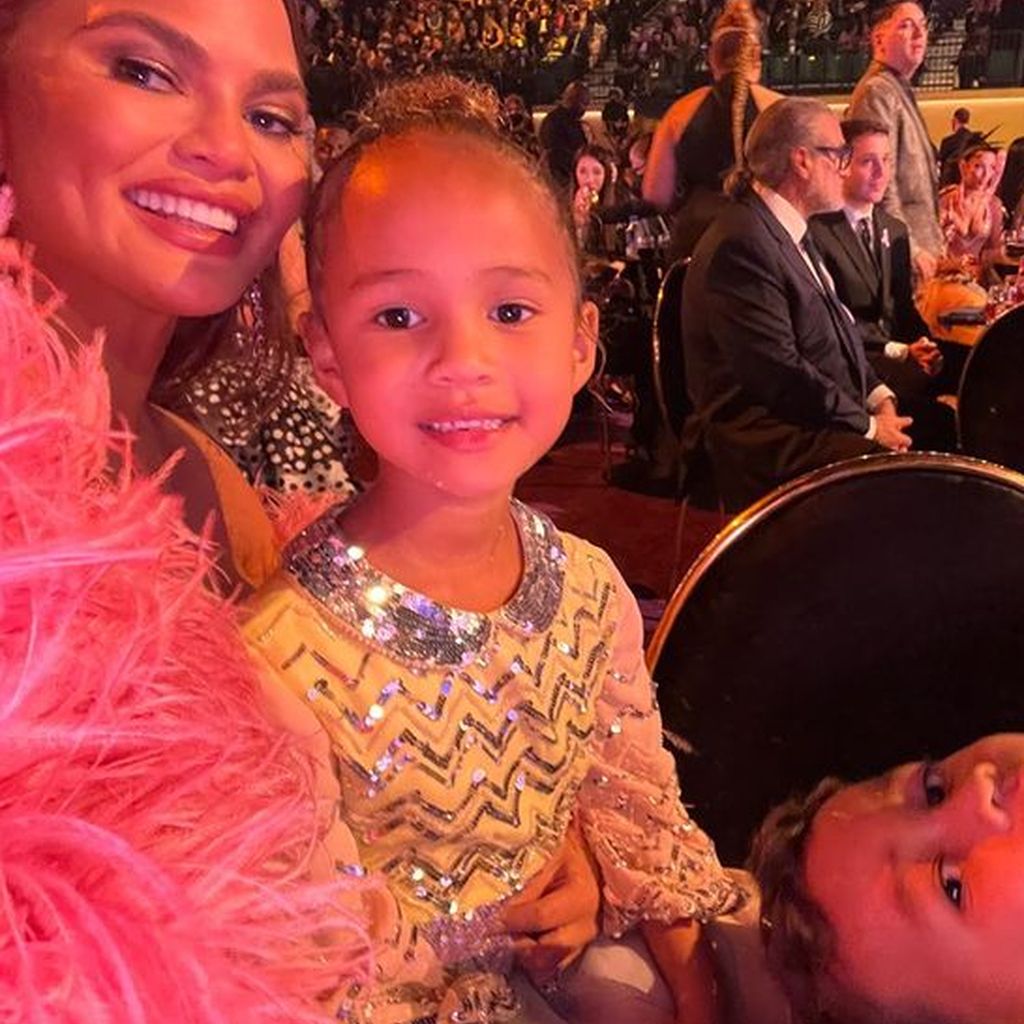 Chrissy Teigen und ihre Kids bei den Grammys