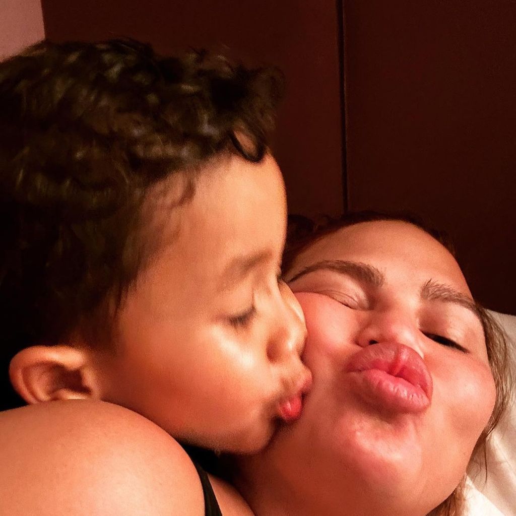 Chrissy Teigen mit ihrem Sohn Miles