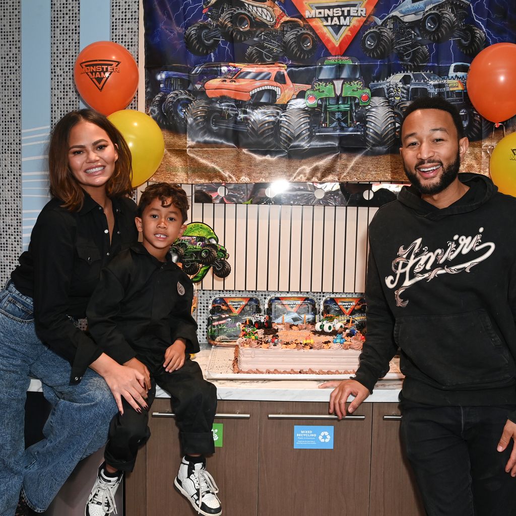 Chrissy Teigen und John Legend feiern den sechsten Geburtstag von Sohn Miles (in der Mitte)