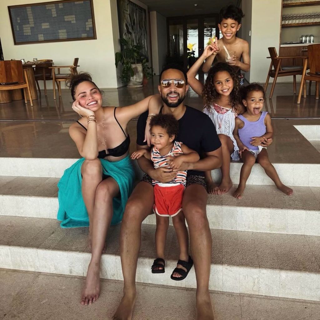 Chrissy Teigen und John Legend mit ihren Kindern