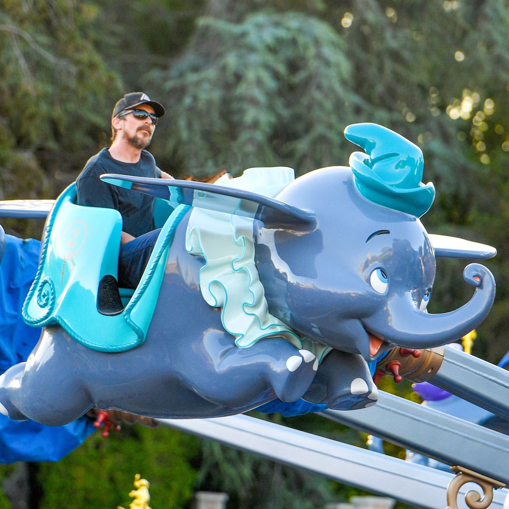 Christian Bale im Disneyland, 2021