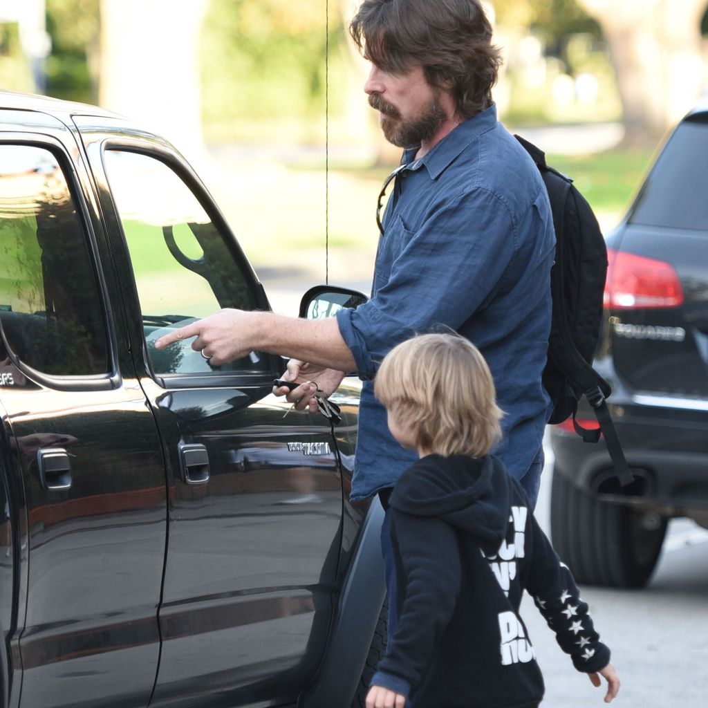 Christian Bale und sein Sohn im Dezember 2019