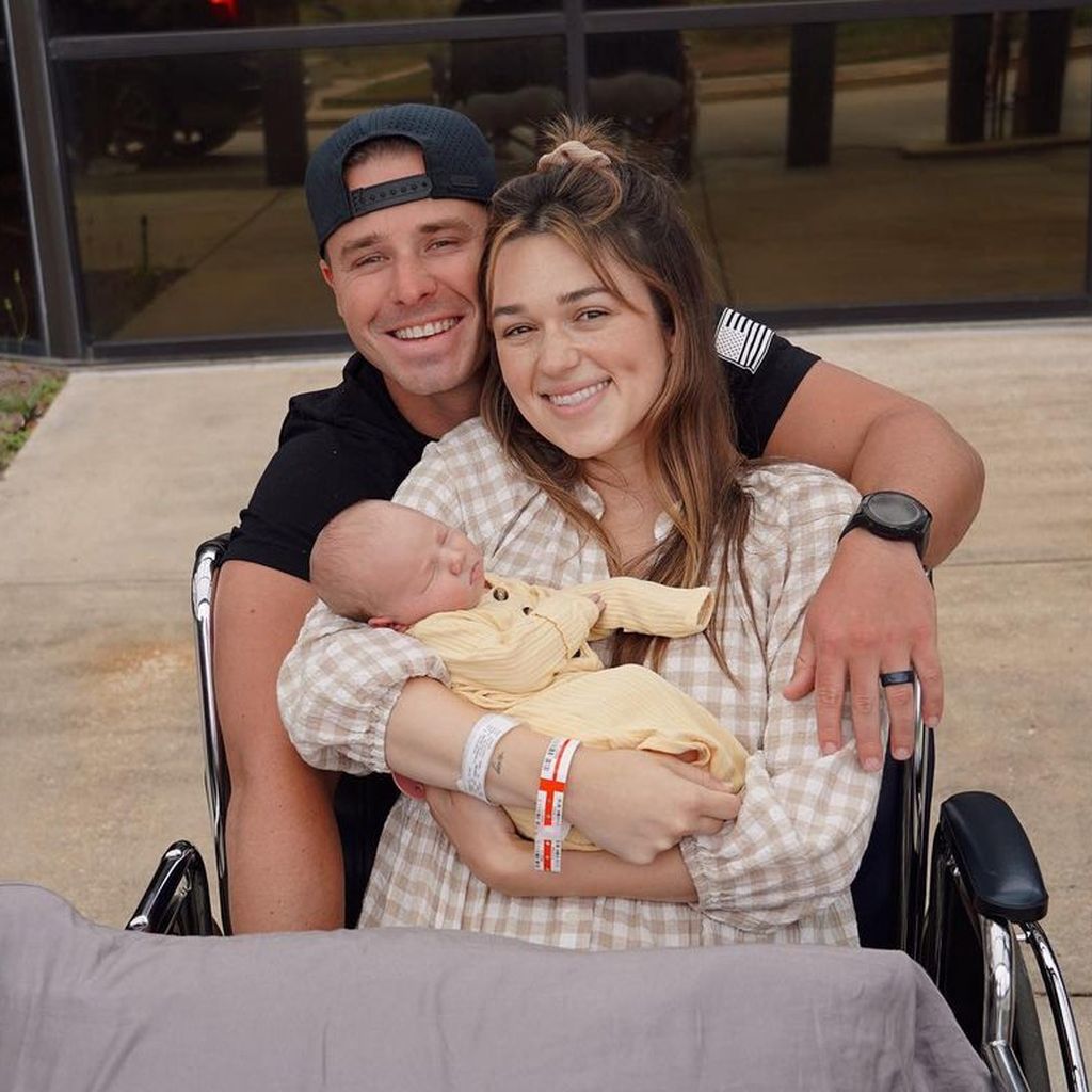 Christian Huff und Sadie Robertson mit ihrer Tochter