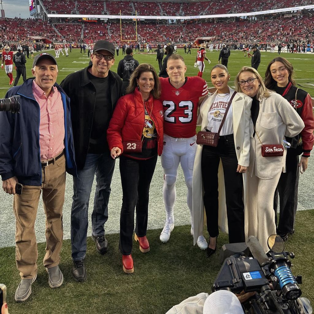Christian McCaffrey und Olivia Culpo mit ihrer Familie