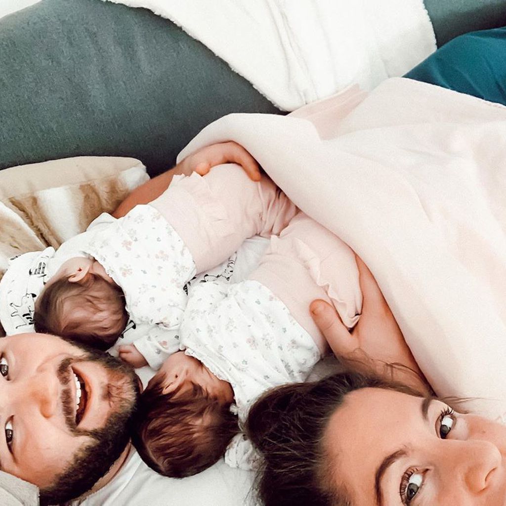 Christian und Janina El Arguioui mit ihren Kindern