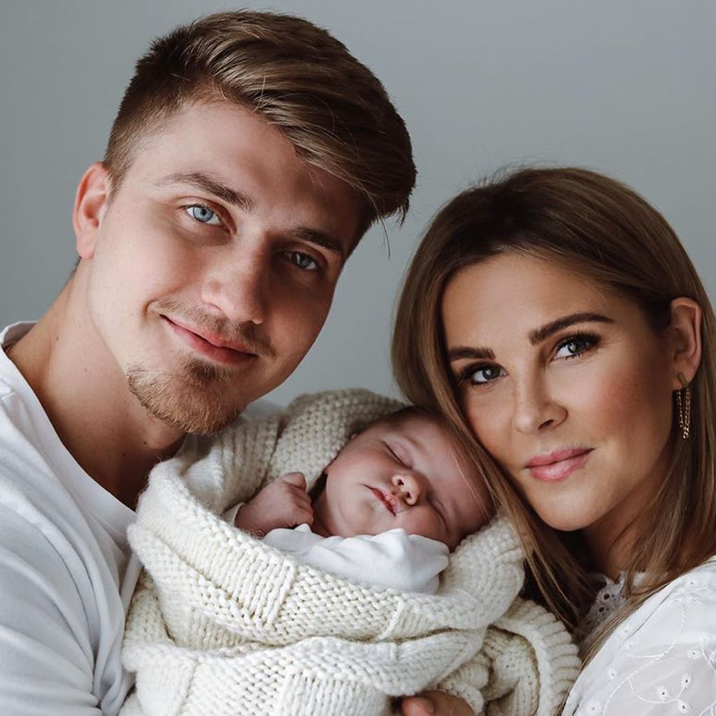 Christin Kaeber mit ihrem Freund Leons und Baby Nia