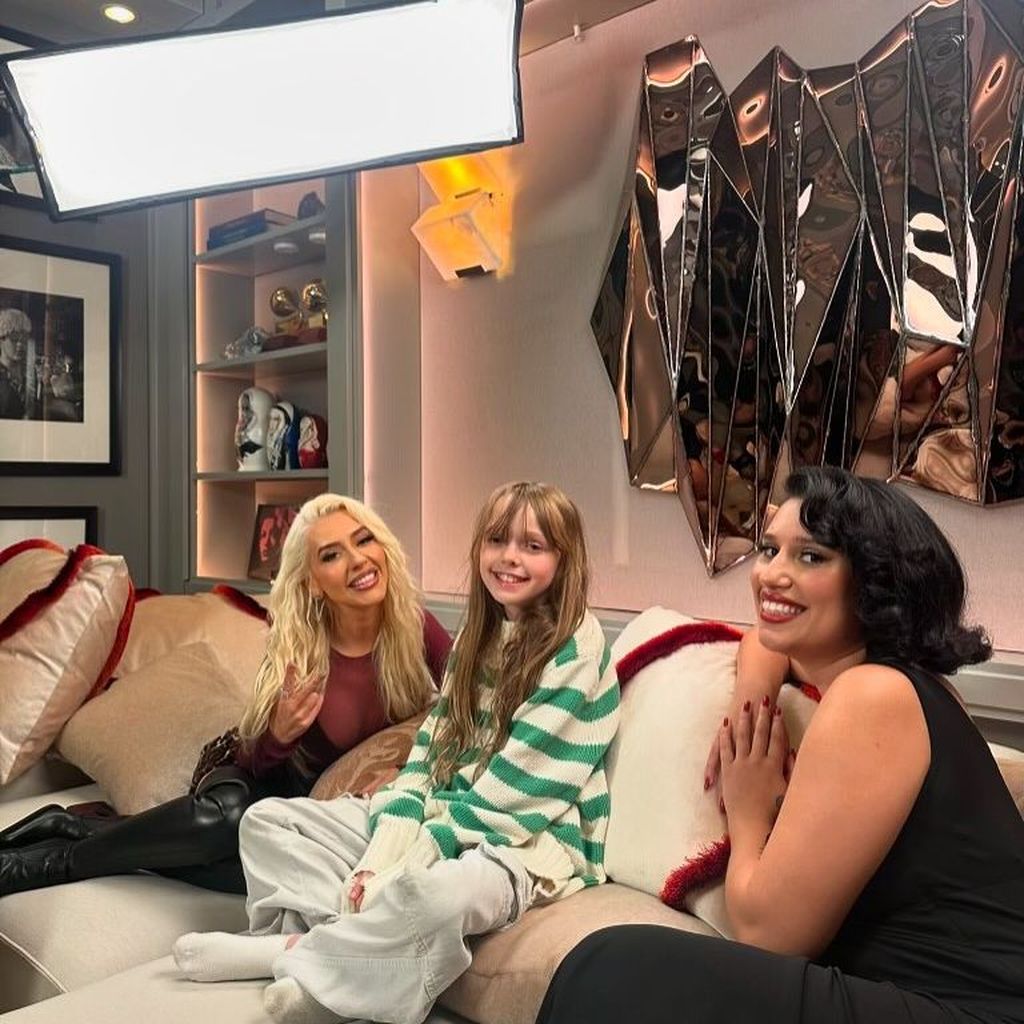 Chrstina Aguilera, ihre Tochter Summer Rain und Sängerin RAYE, 2024
