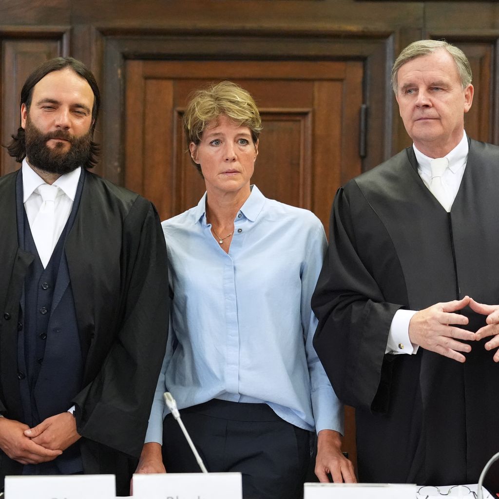 Christina Block (M.) mit ihren Anwälten vor Gericht