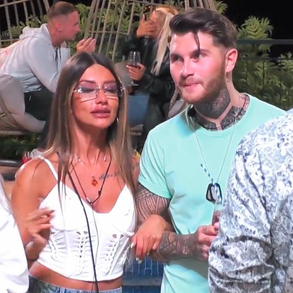 Christina Dimitriou und und Verführer Flocke bei "Temptation Island V.I.P."