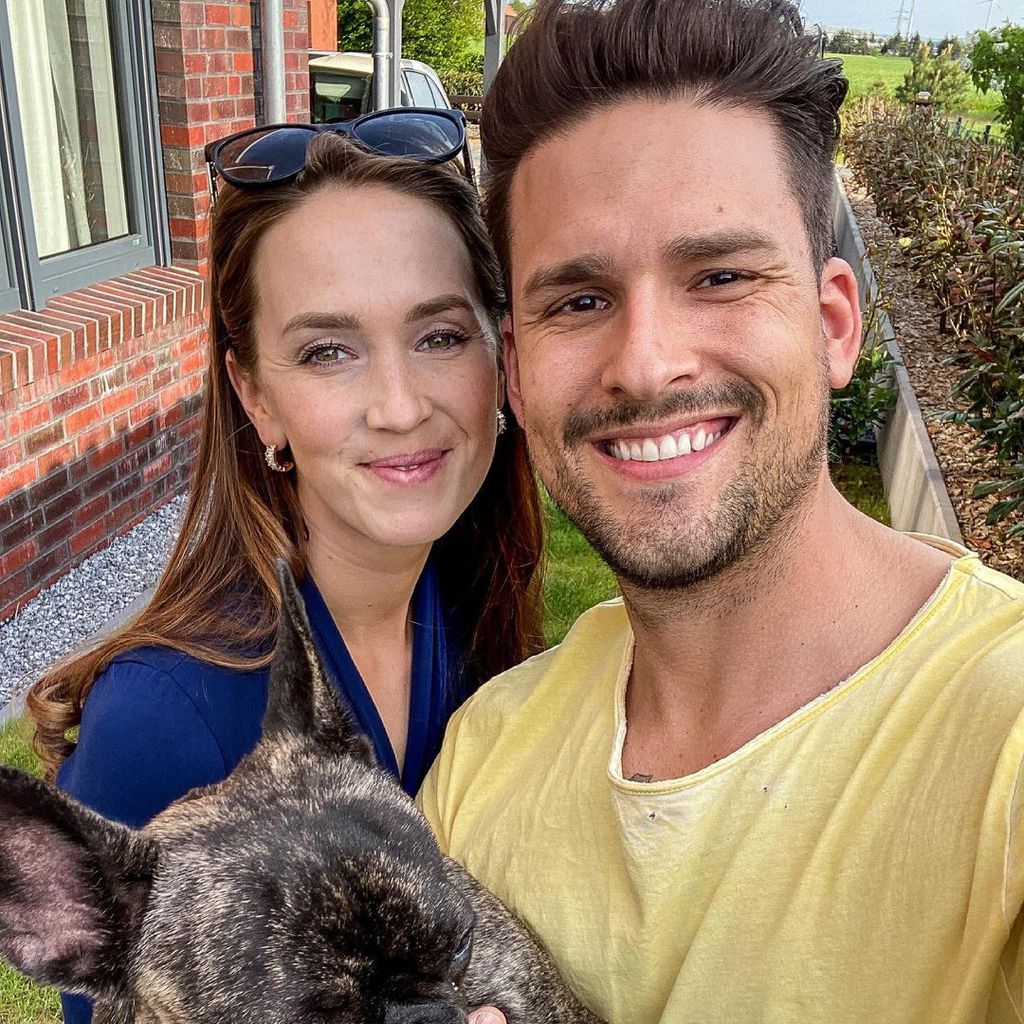 Christina Graß und Marco Cerullo mit ihrem Hund