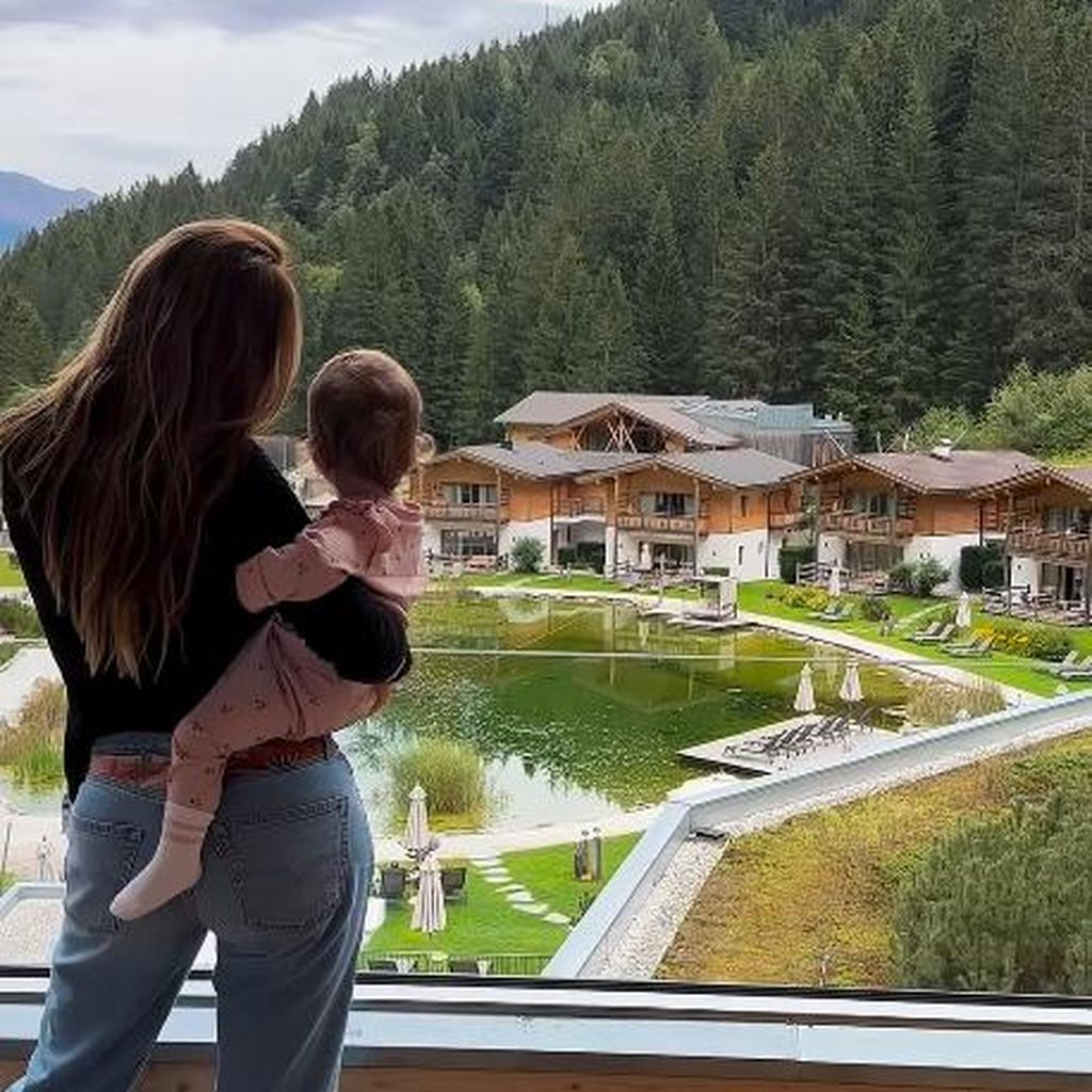 Christina Hänni mit ihrer Tochter, September 2025