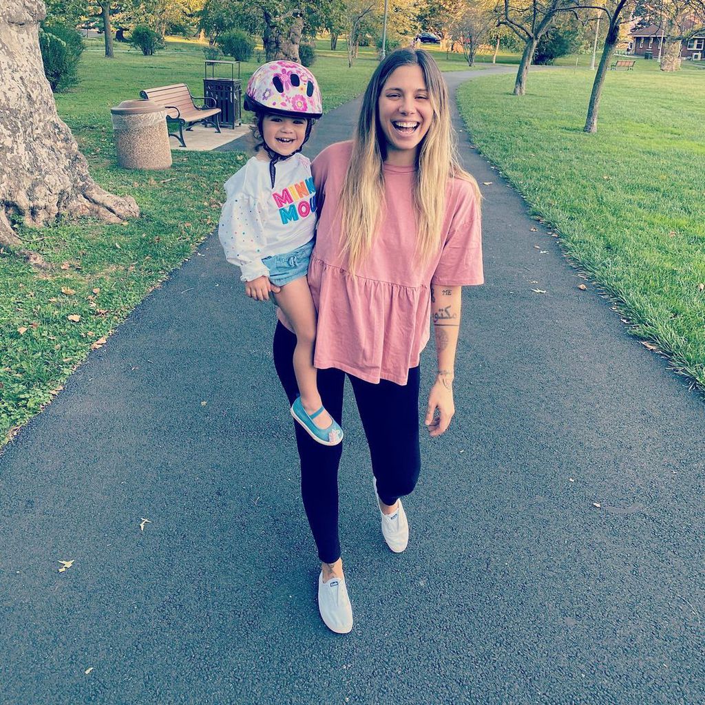 Christina Perri mit ihrer Tochter